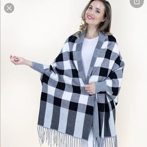 Nwt black and white plaid wrap